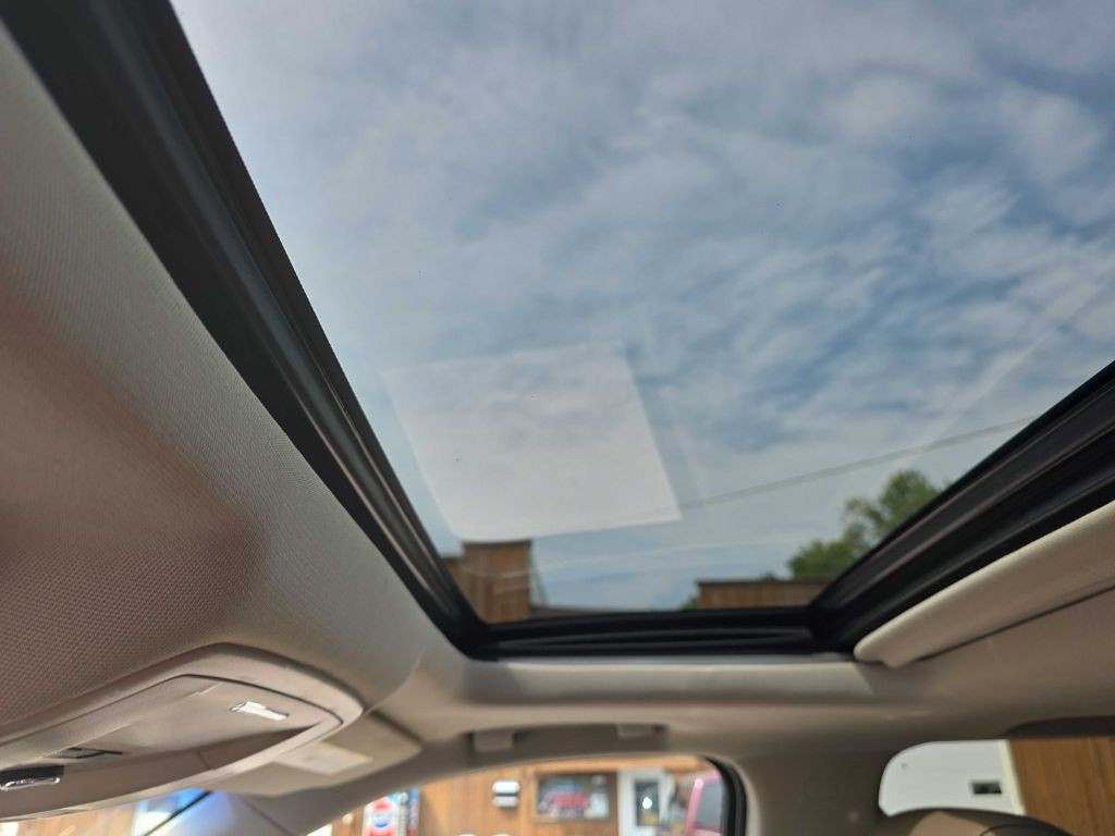 2016 Chevrolet Suburban Image 17