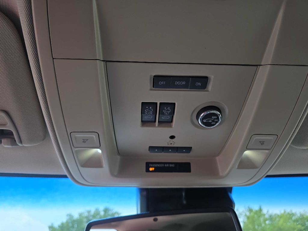 2016 Chevrolet Suburban Image 18