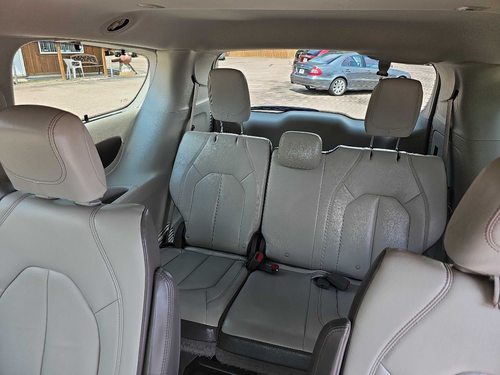 2017 Chrysler Pacifica Image 8