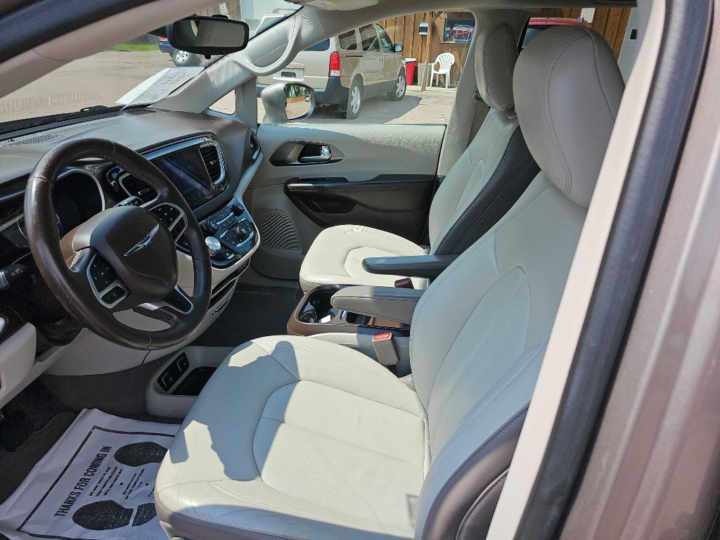 2017 Chrysler Pacifica Image 9