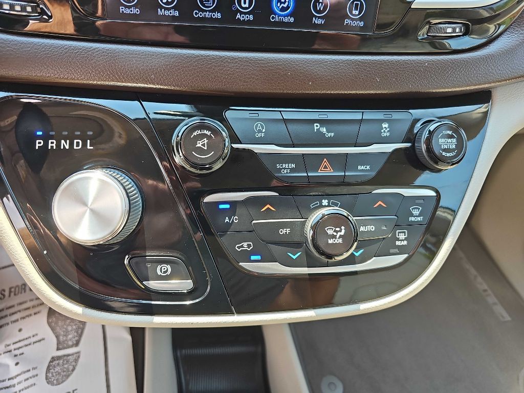 2017 Chrysler Pacifica Image 11