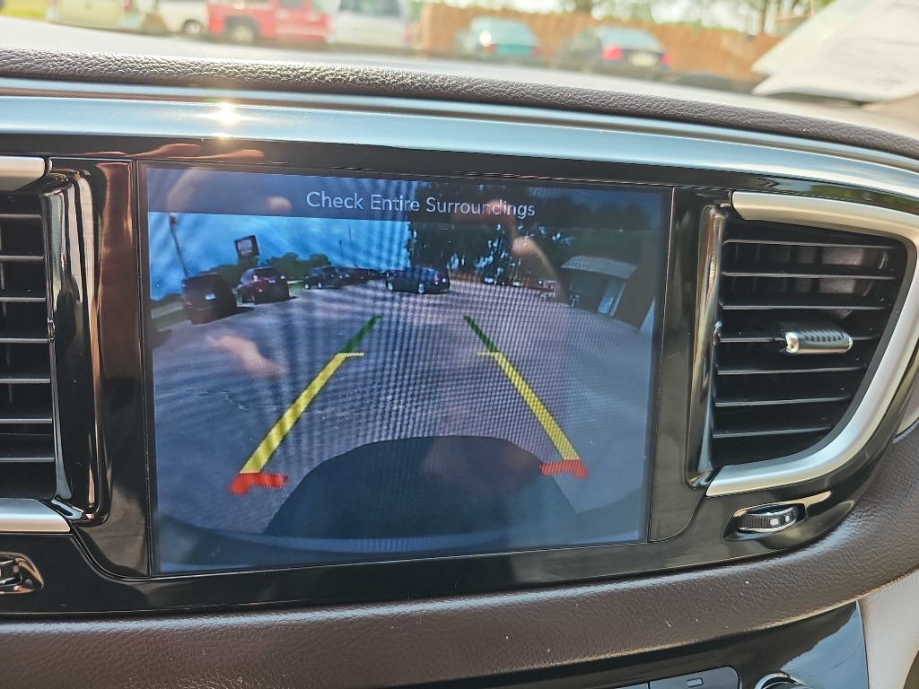 2017 Chrysler Pacifica Image 16