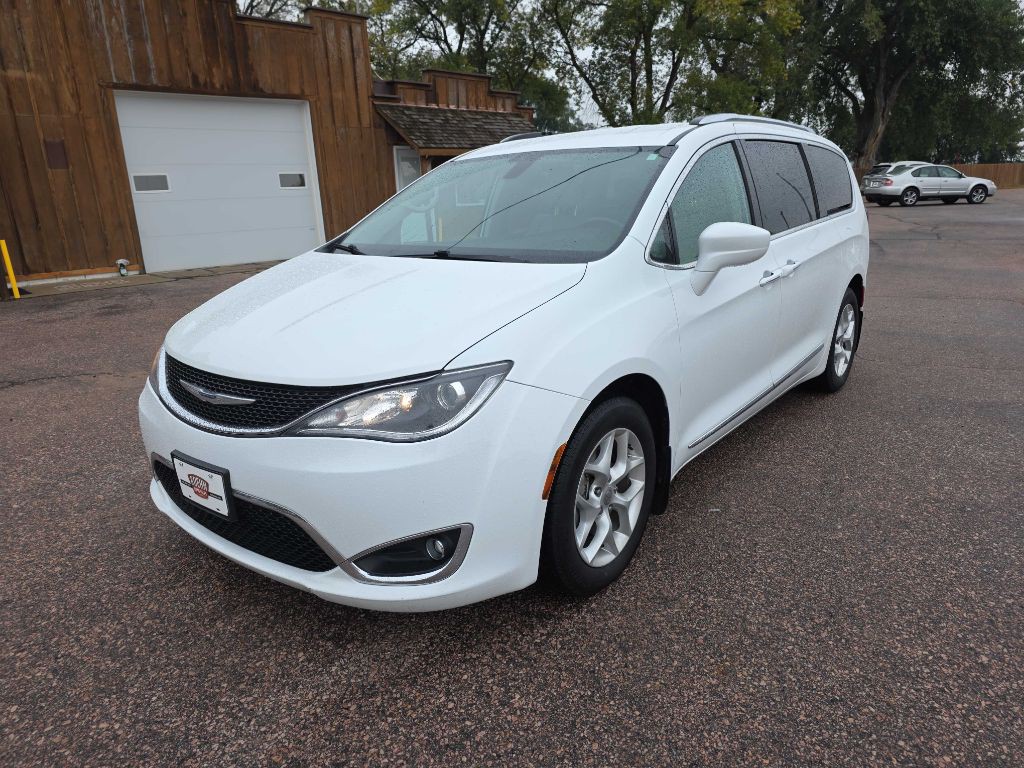 2017 Chrysler Pacifica Image 3