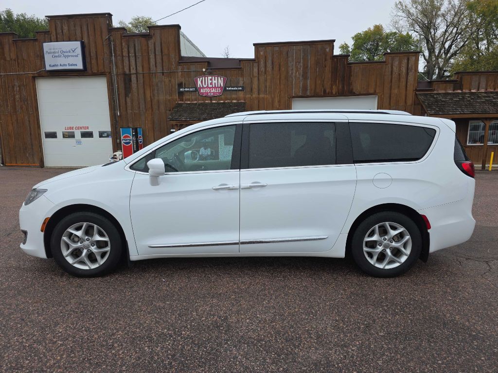 2017 Chrysler Pacifica Image 4