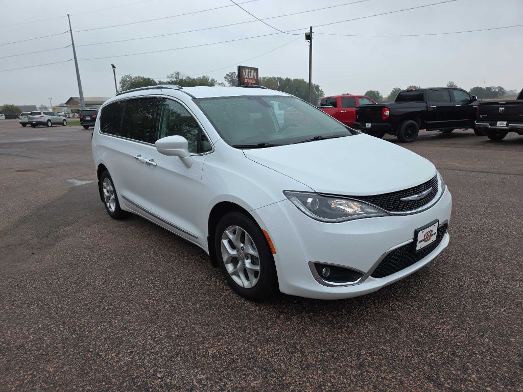 2017 Chrysler Pacifica Image 5