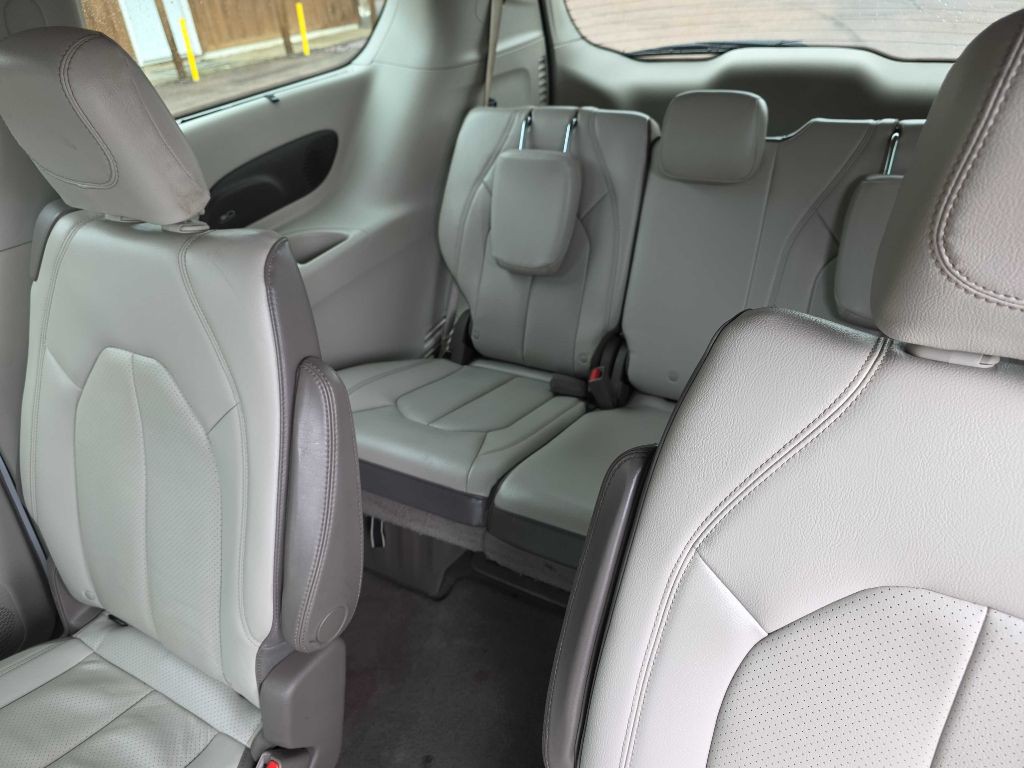 2017 Chrysler Pacifica Image 7