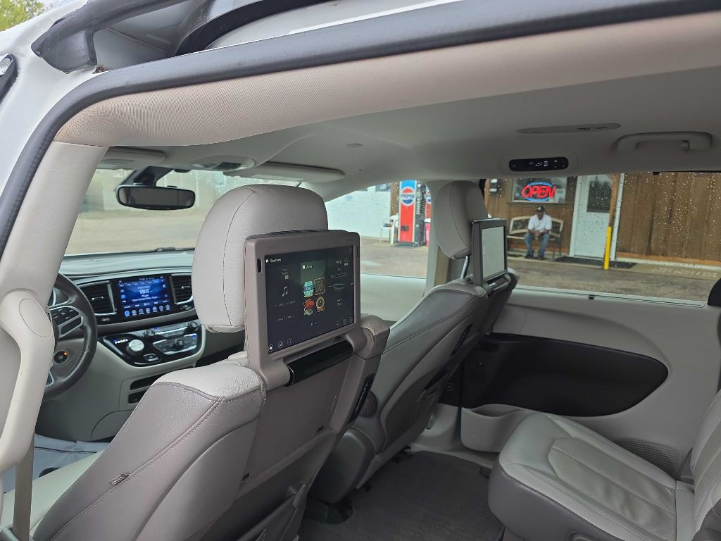 2017 Chrysler Pacifica Image 9