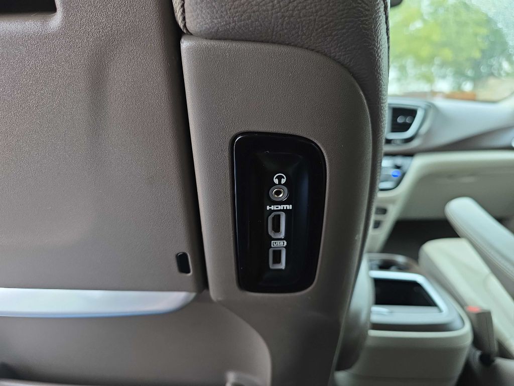 2017 Chrysler Pacifica Image 10