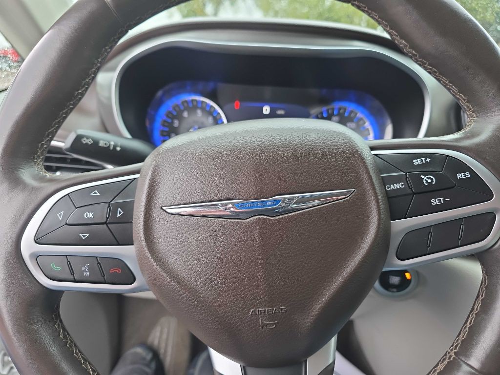 2017 Chrysler Pacifica Image 13