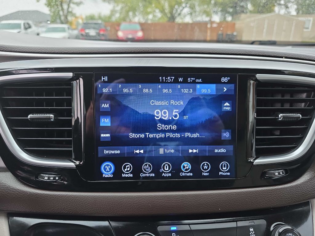 2017 Chrysler Pacifica Image 15