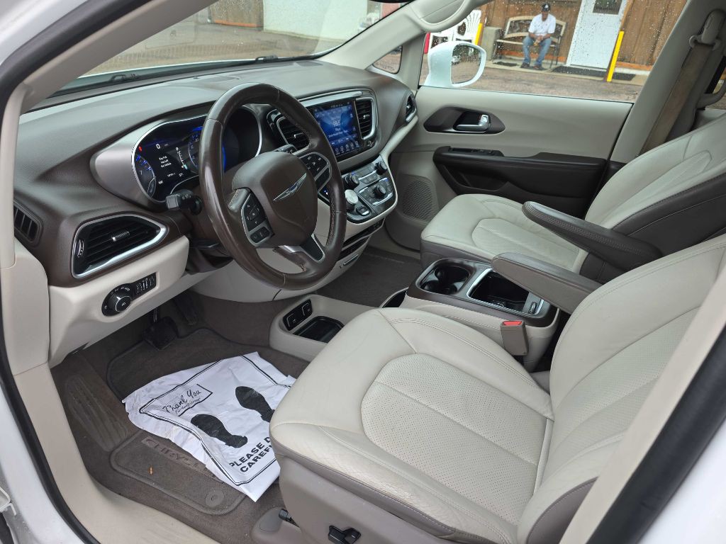 2017 Chrysler Pacifica Image 19