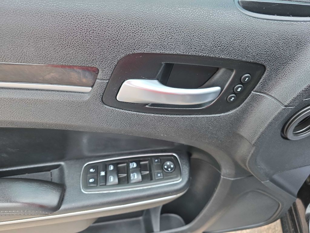 2014 Chrysler 300 Image 10