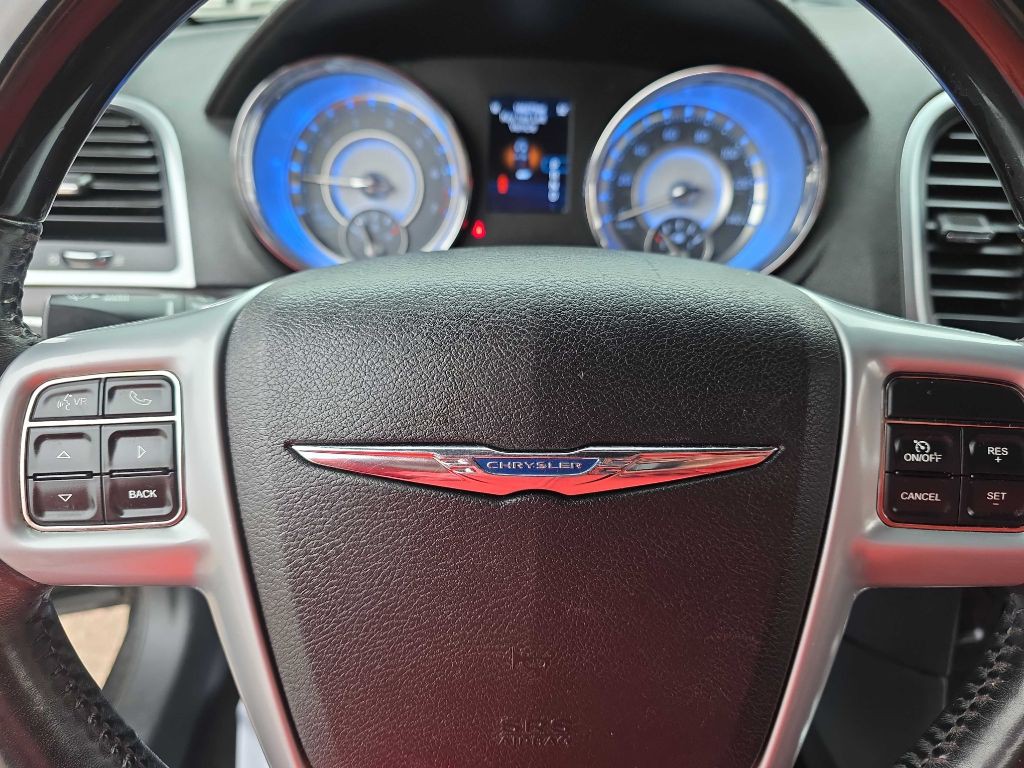 2014 Chrysler 300 Image 11