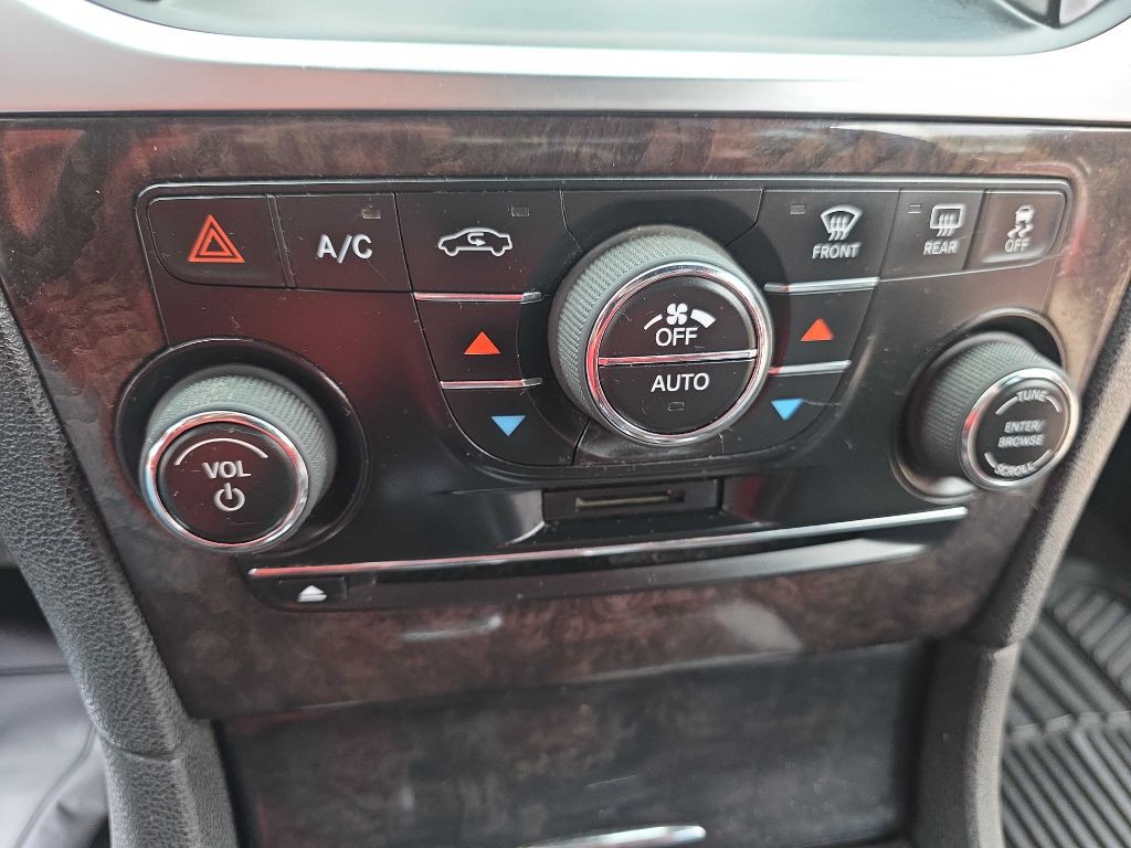 2014 Chrysler 300 Image 12