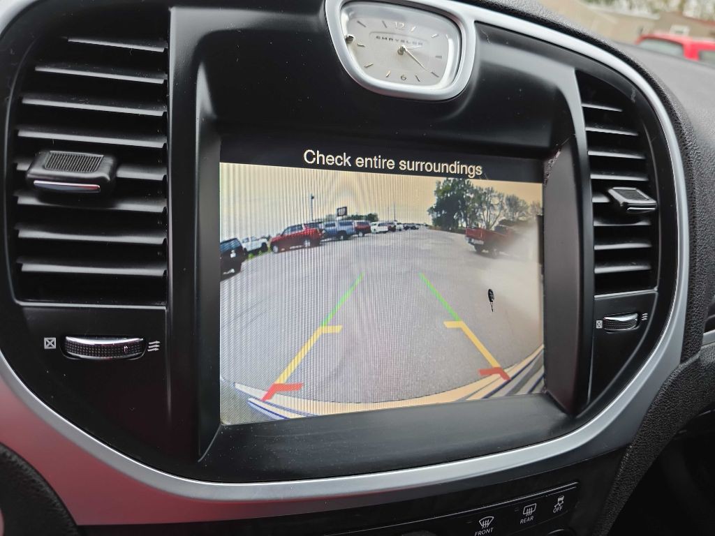 2014 Chrysler 300 Image 14