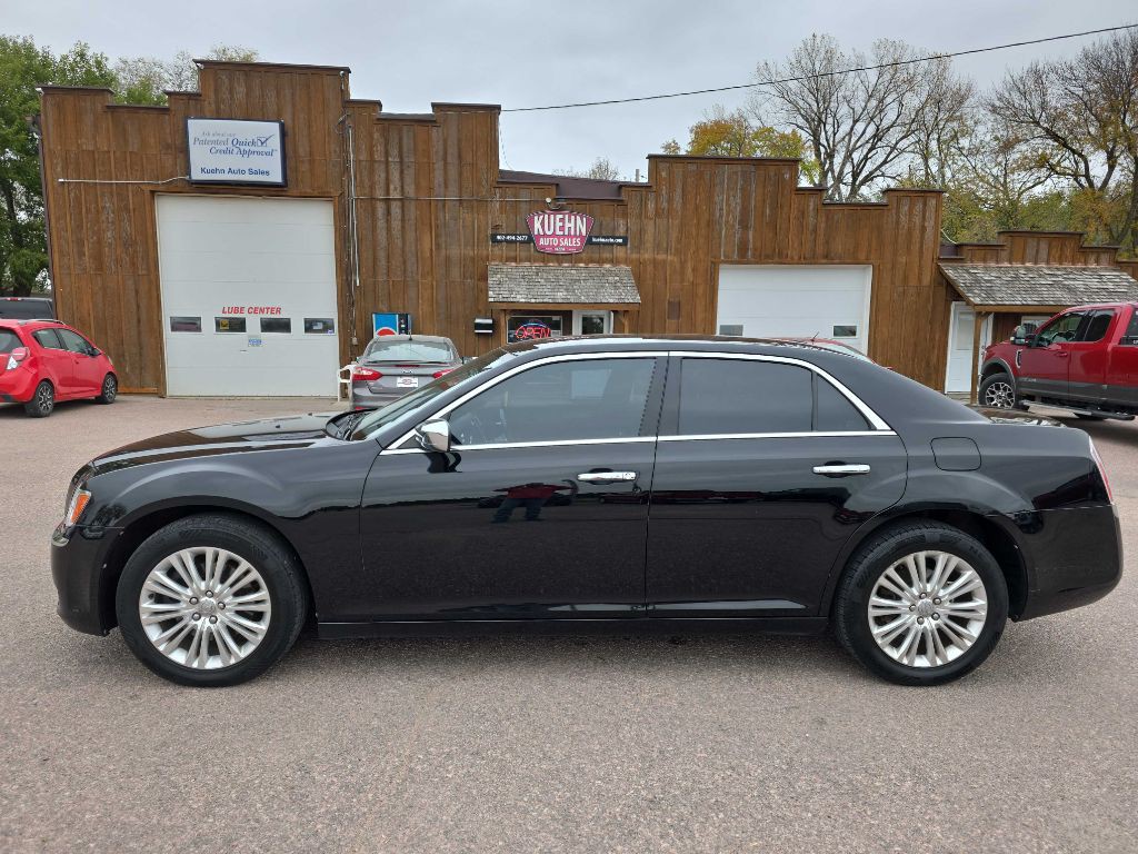 2014 Chrysler 300 Image 2