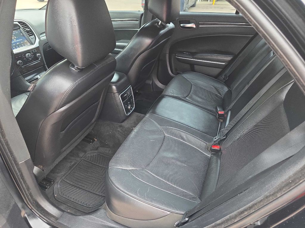 2014 Chrysler 300 Image 7