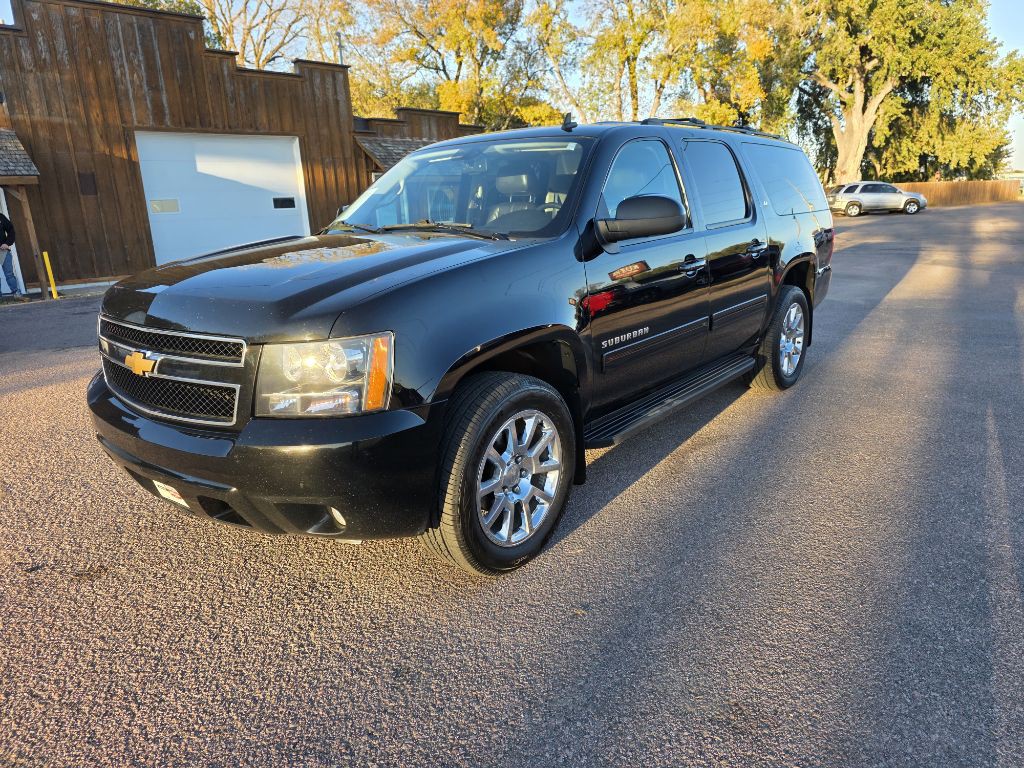 2014 Chevrolet Suburban Image 1