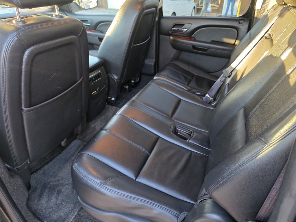 2014 Chevrolet Suburban Image 9