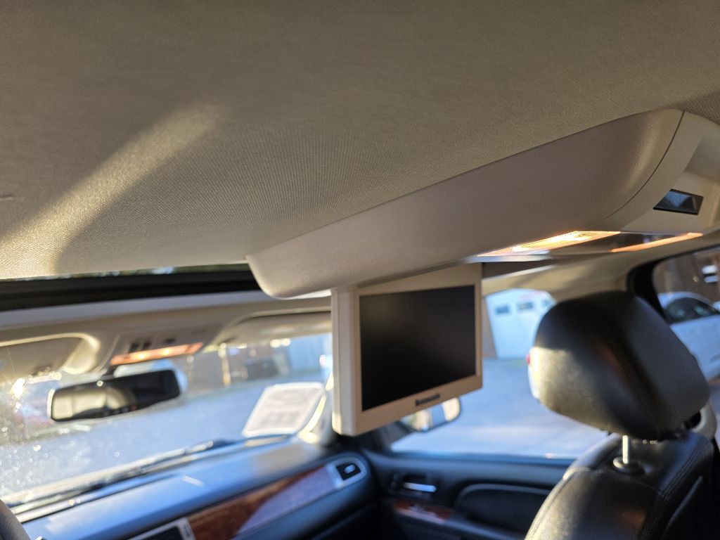 2014 Chevrolet Suburban Image 10