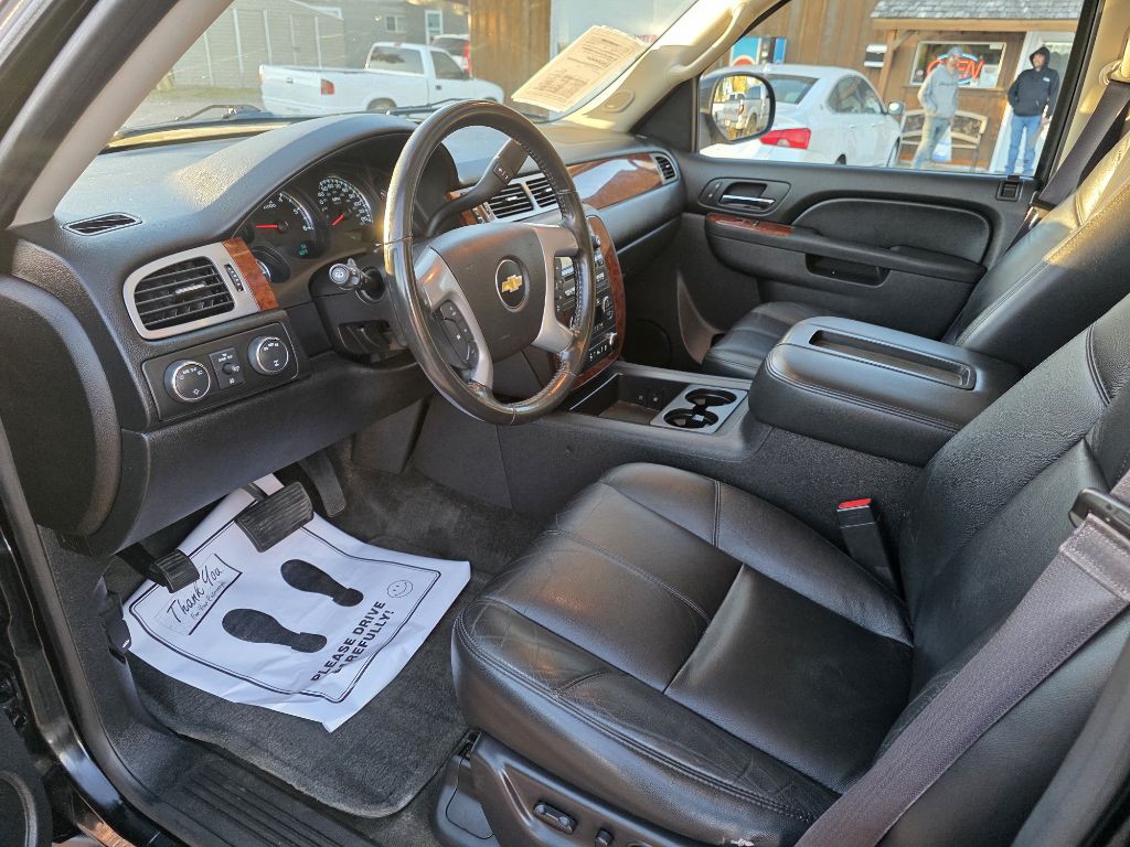 2014 Chevrolet Suburban Image 11