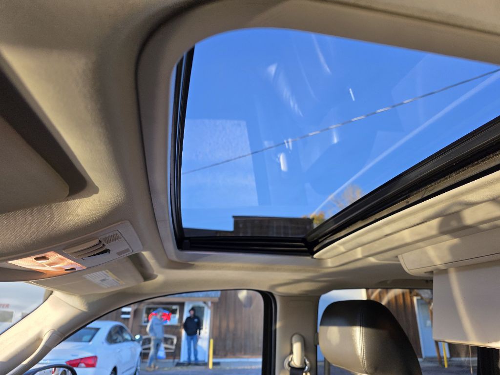 2014 Chevrolet Suburban Image 12