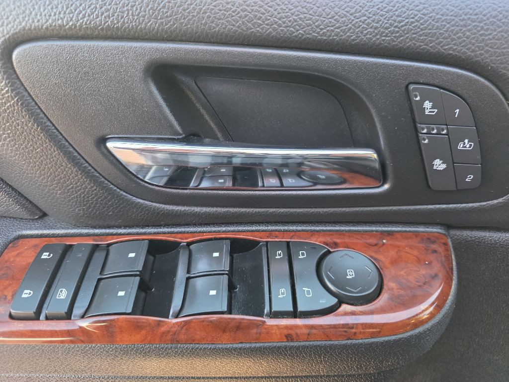 2014 Chevrolet Suburban Image 14