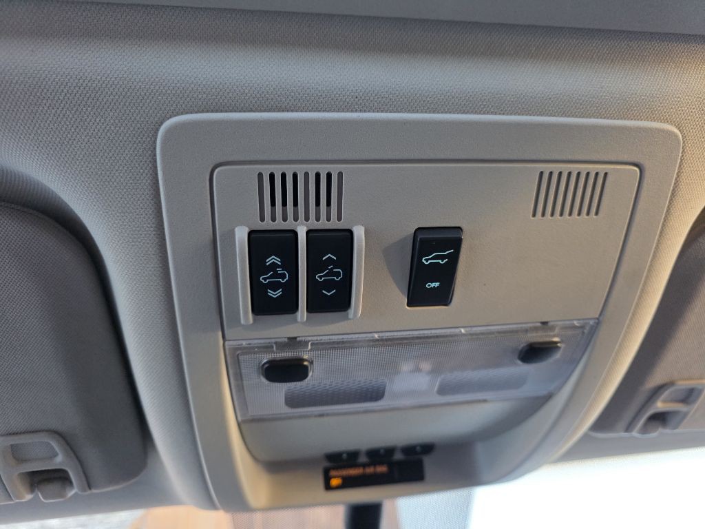 2014 Chevrolet Suburban Image 16