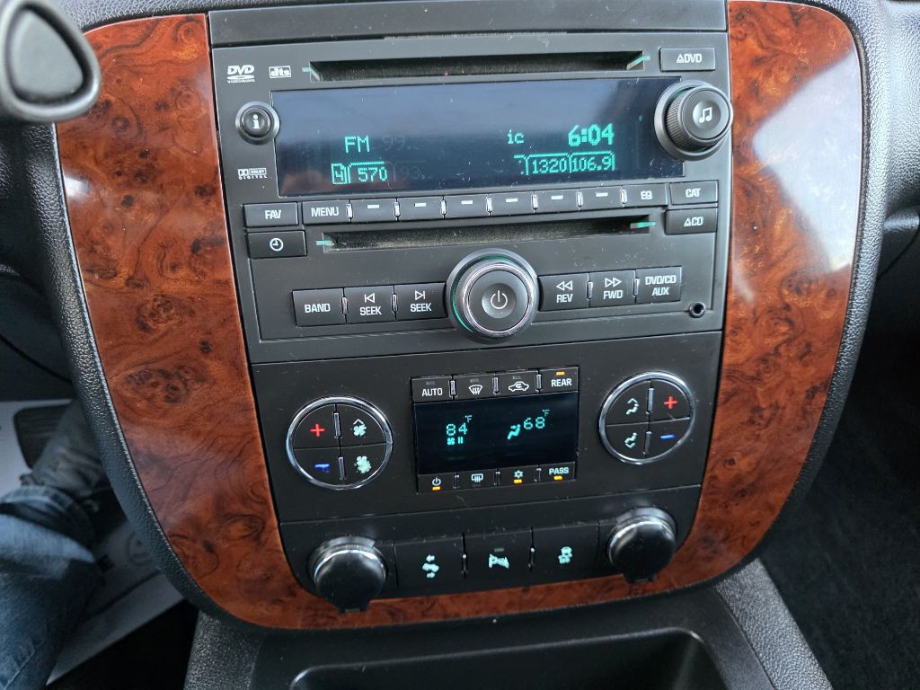 2014 Chevrolet Suburban Image 17