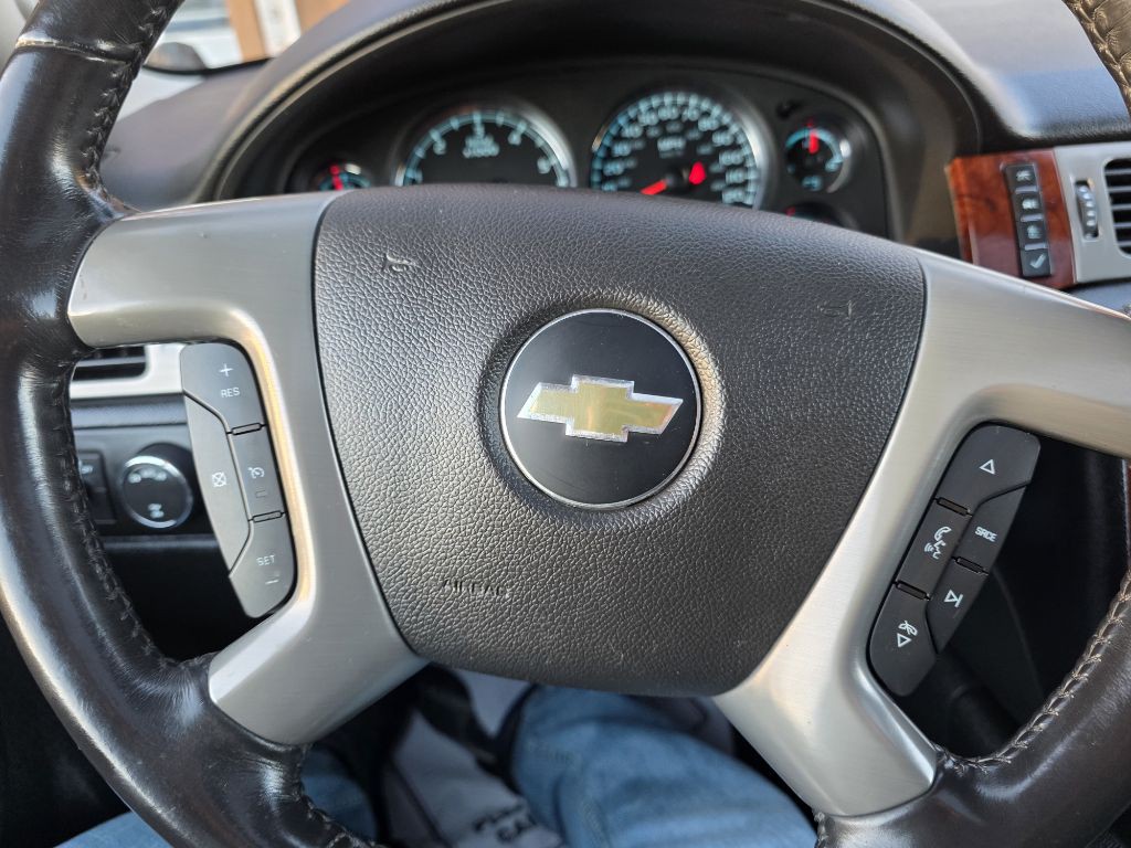 2014 Chevrolet Suburban Image 19