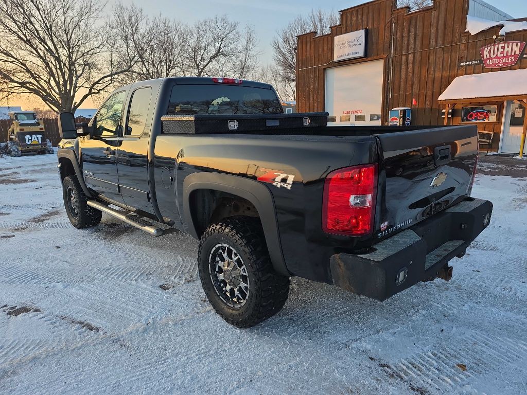 2011 Chevrolet Silverado 1500 Image 3