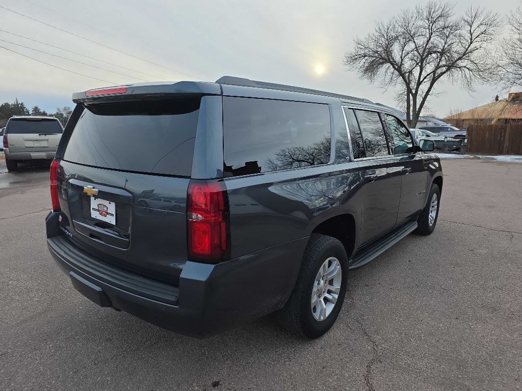 2019 Chevrolet Suburban Image 4