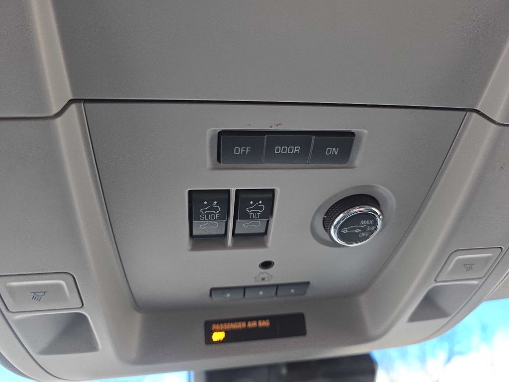 2019 Chevrolet Suburban Image 13