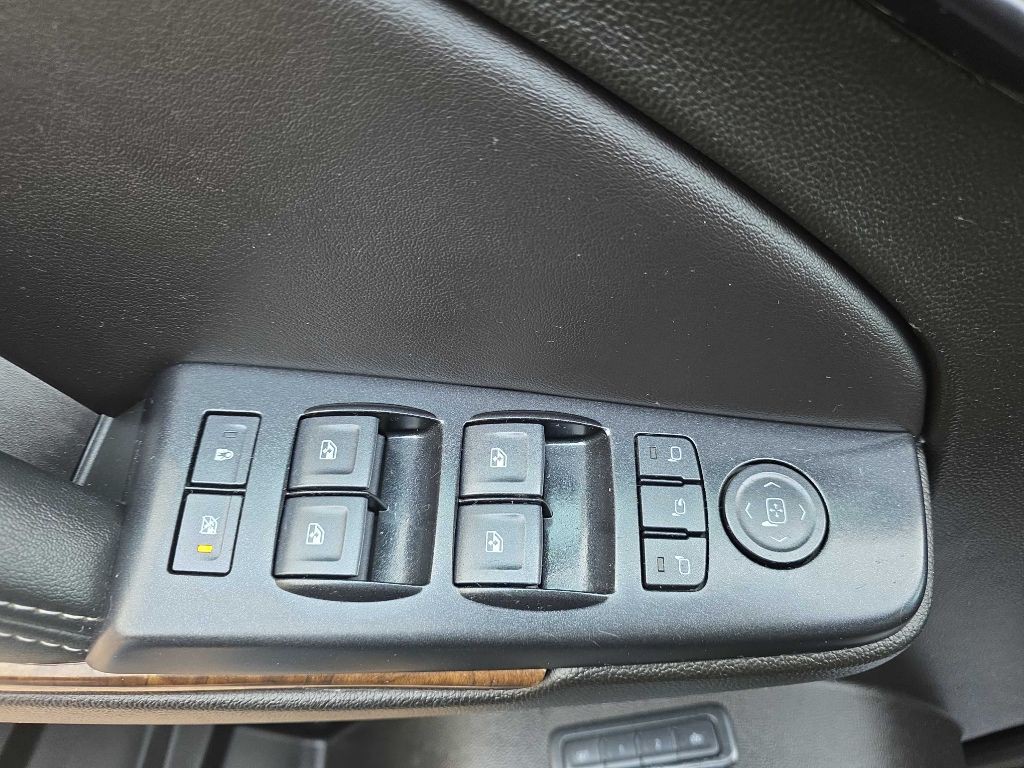 2019 Chevrolet Suburban Image 14