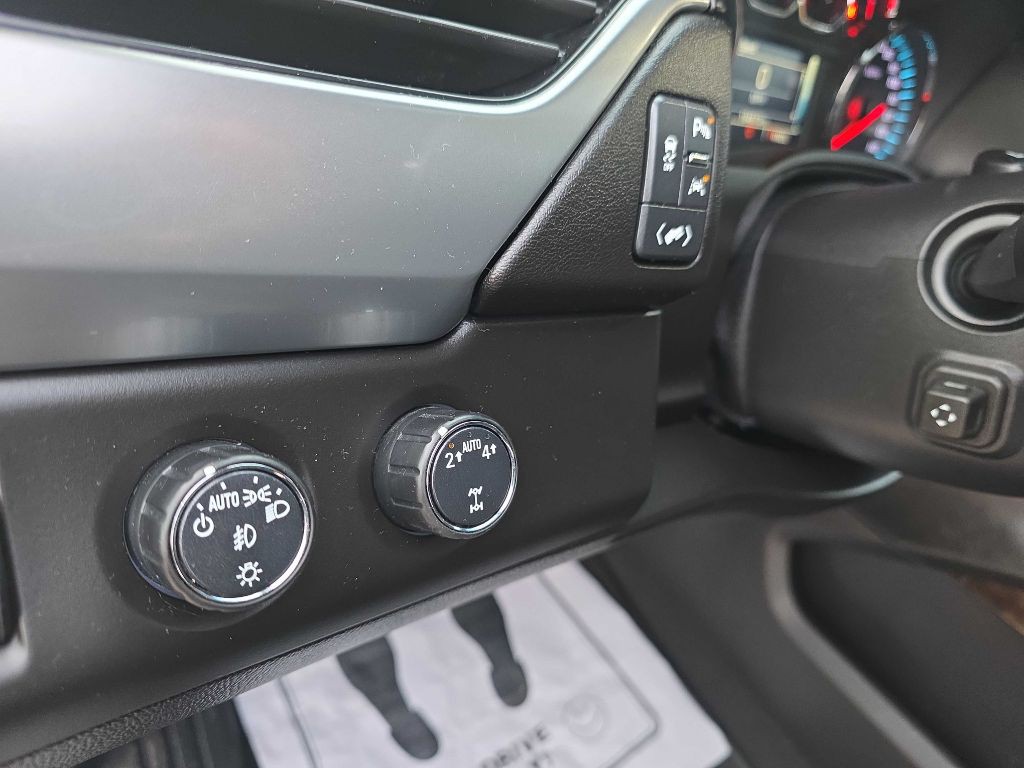 2019 Chevrolet Suburban Image 15