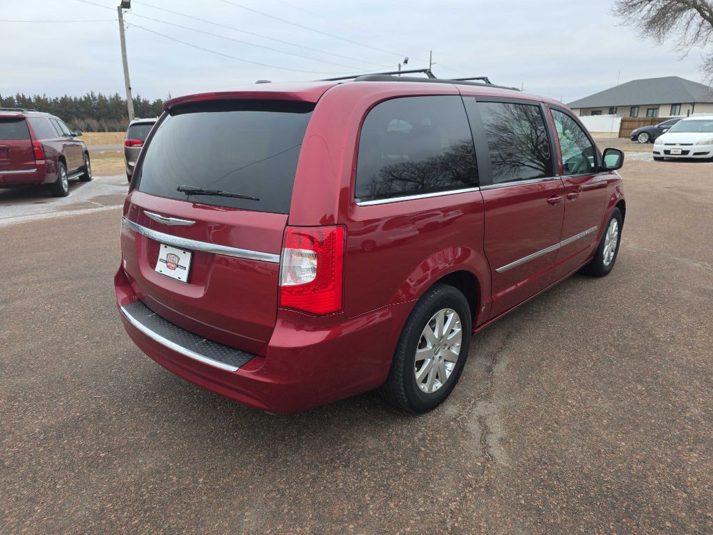 2014 Chrysler Town & Country Image 4