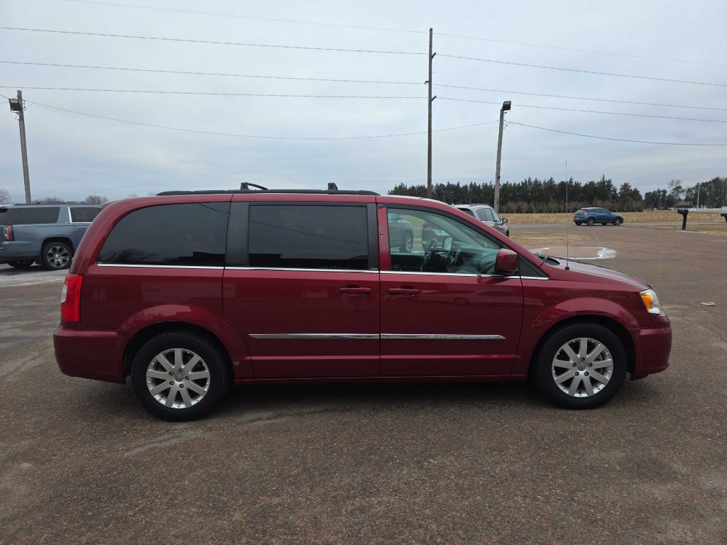 2014 Chrysler Town & Country Image 5