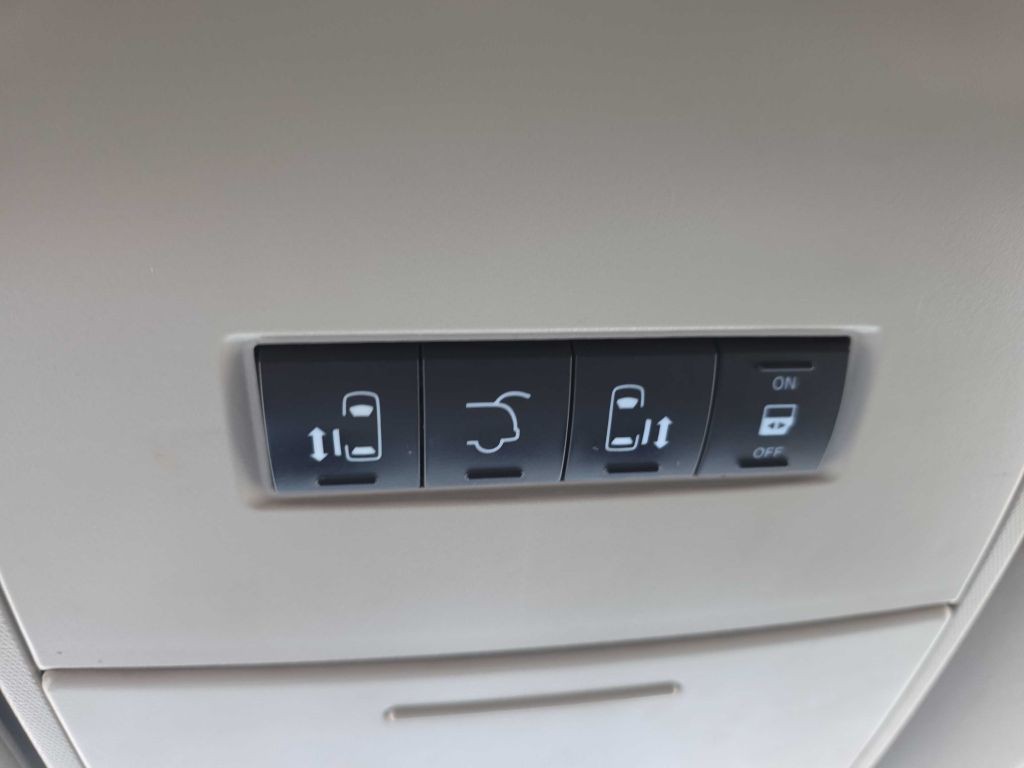 2014 Chrysler Town & Country Image 14