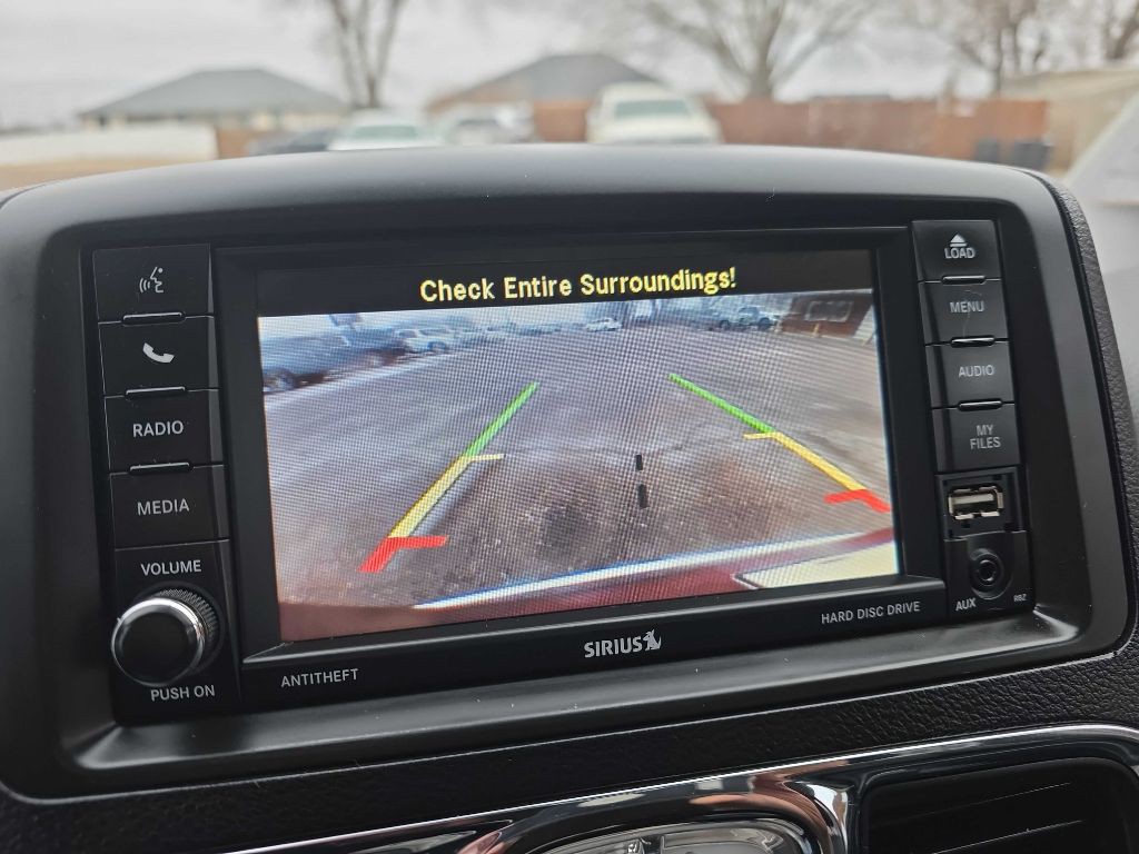 2014 Chrysler Town & Country Image 16