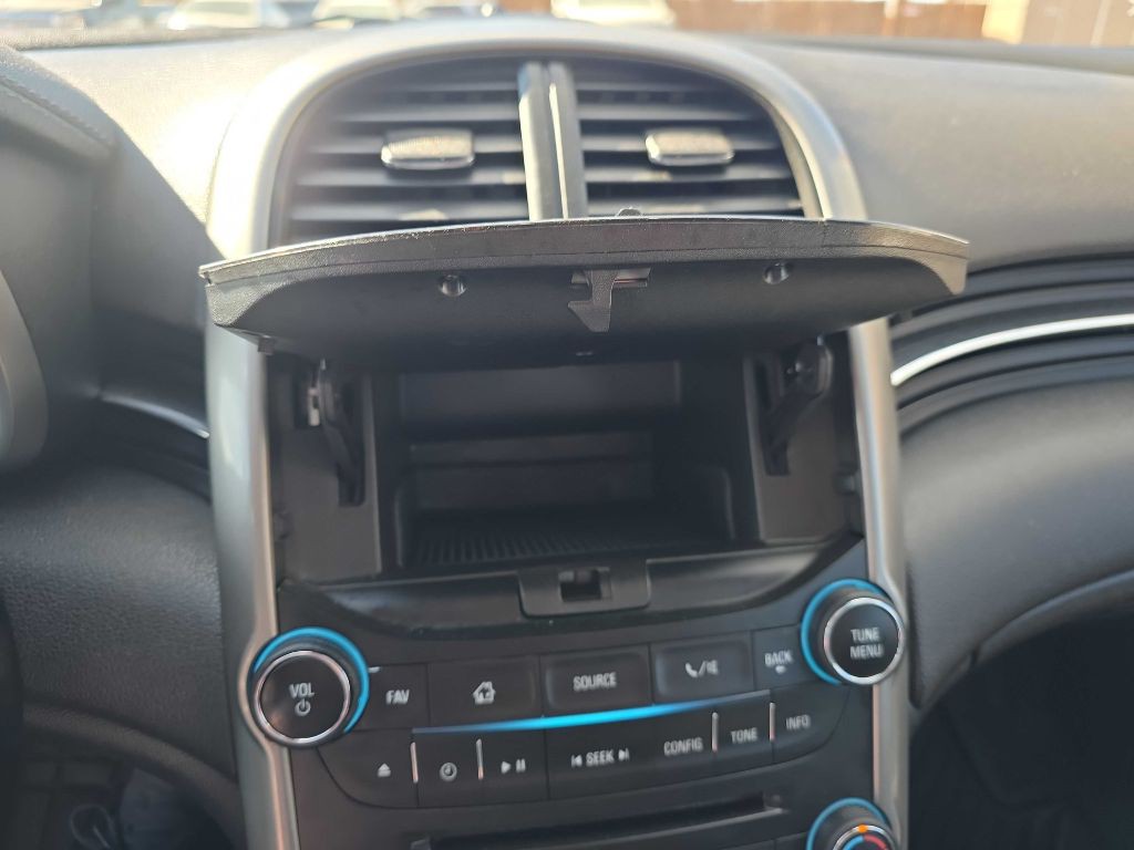 2016 Chevrolet Malibu Image 10