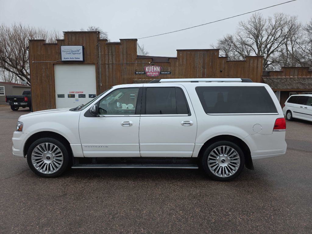 2015 Lincoln Navigator Image 2