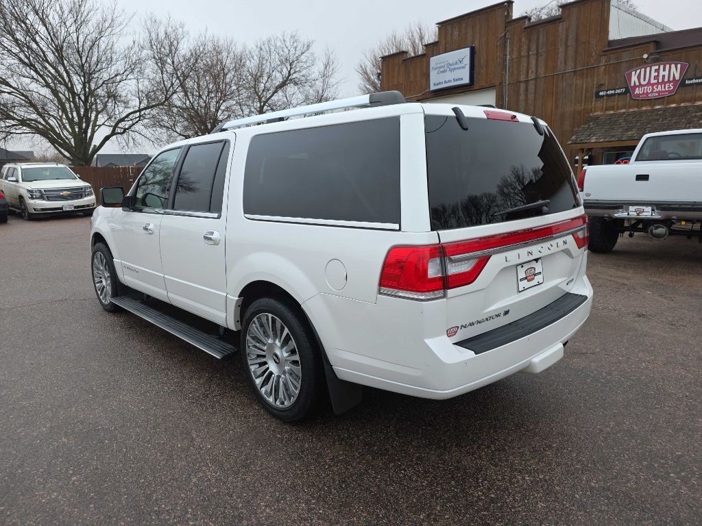 2015 Lincoln Navigator Image 3