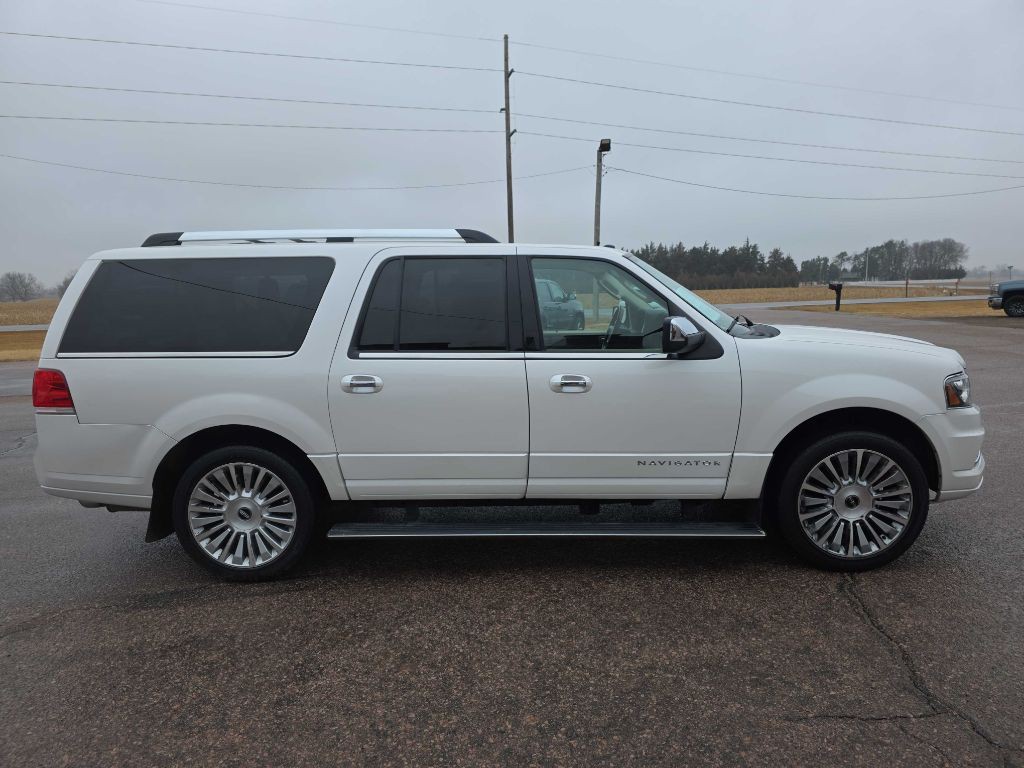 2015 Lincoln Navigator Image 5