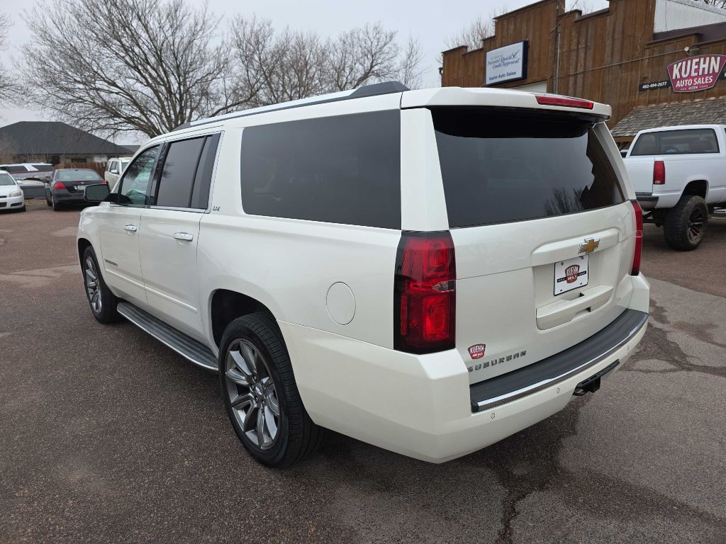 2015 Chevrolet Suburban Image 3