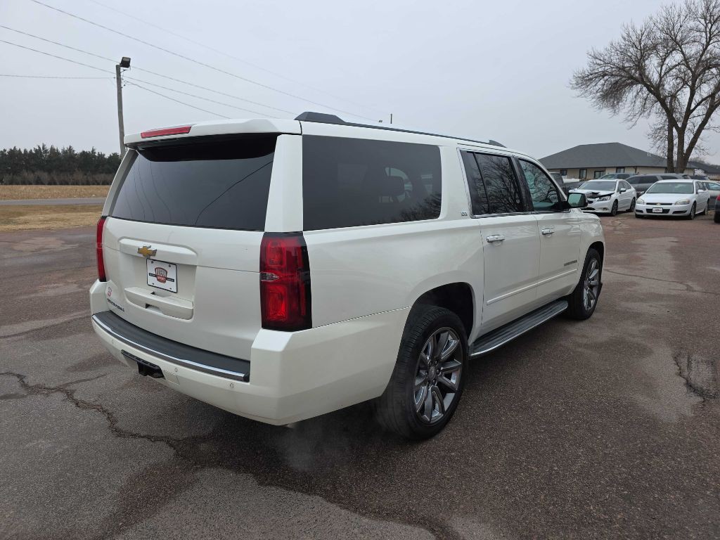 2015 Chevrolet Suburban Image 4