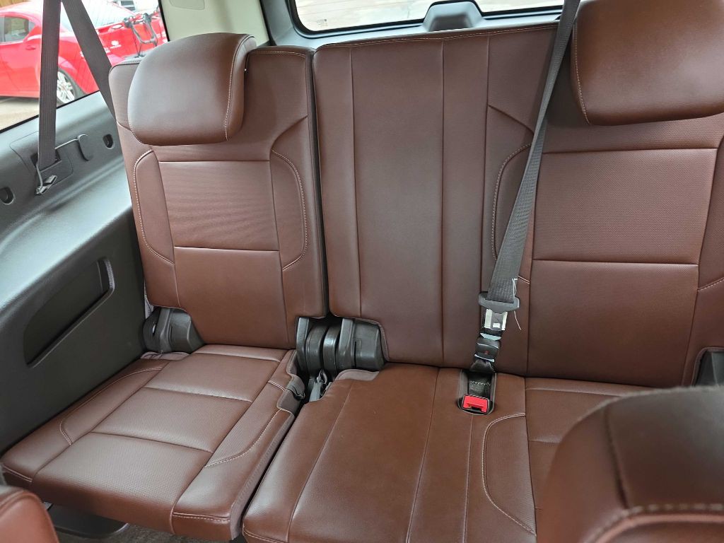 2015 Chevrolet Suburban Image 8