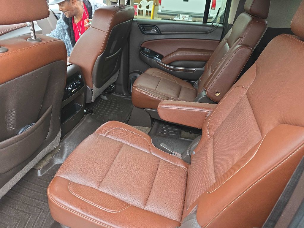 2015 Chevrolet Suburban Image 9