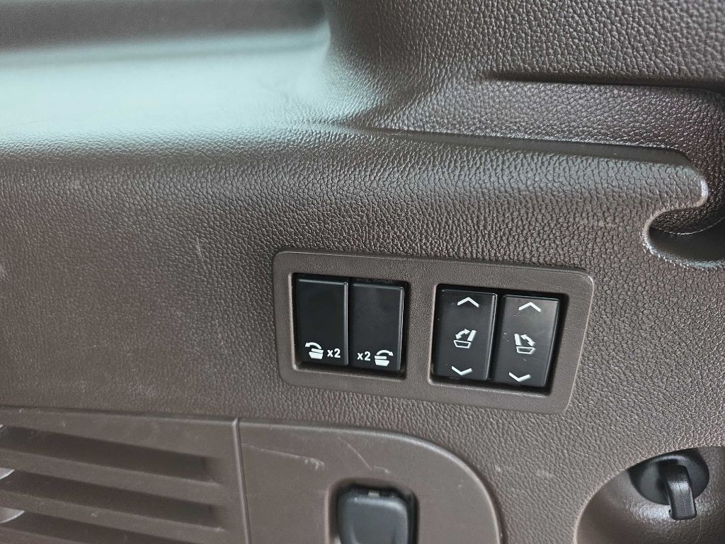 2015 Chevrolet Suburban Image 11