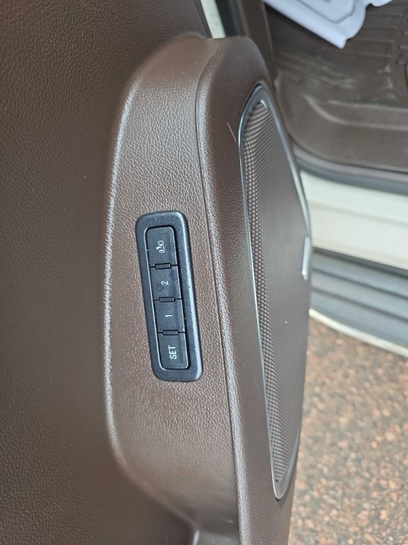 2015 Chevrolet Suburban Image 14