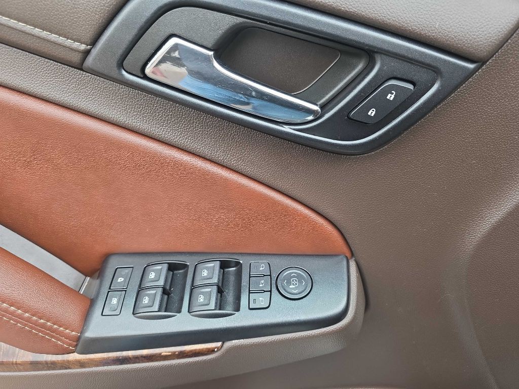 2015 Chevrolet Suburban Image 16